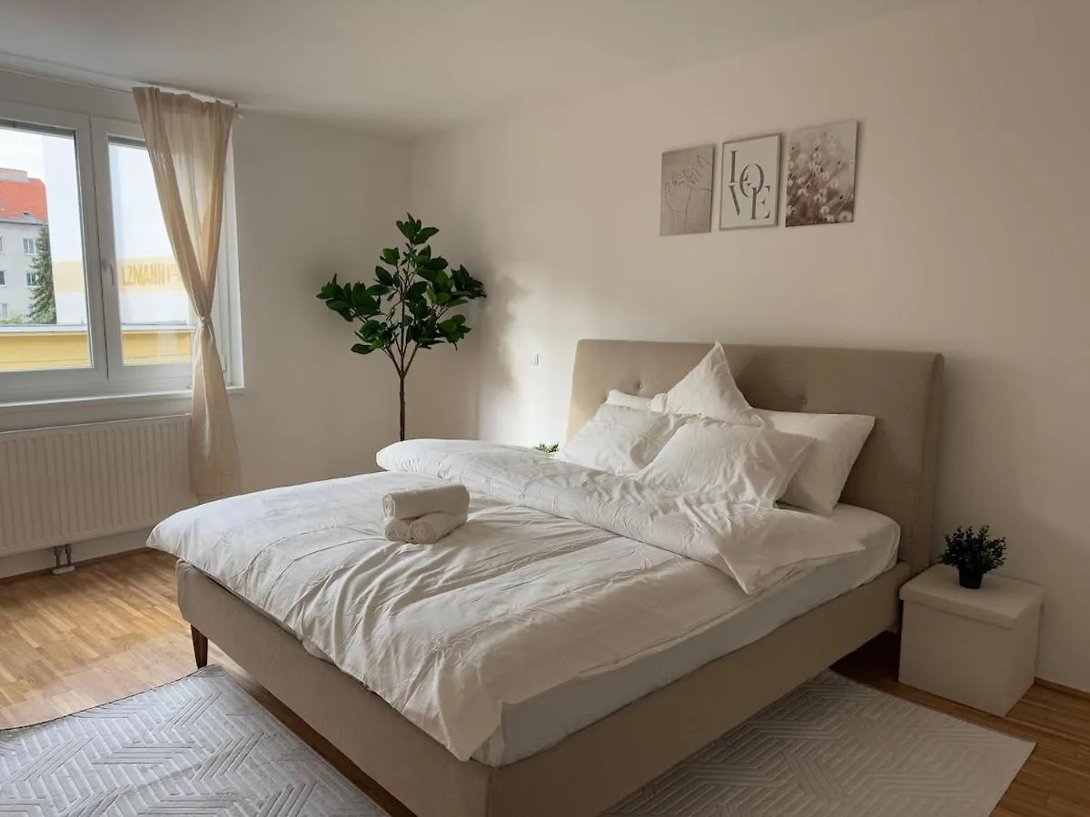 2Br, Danube, Central, U6 & S-Bahn - Axara Housing Brn 16 Vienna Austria