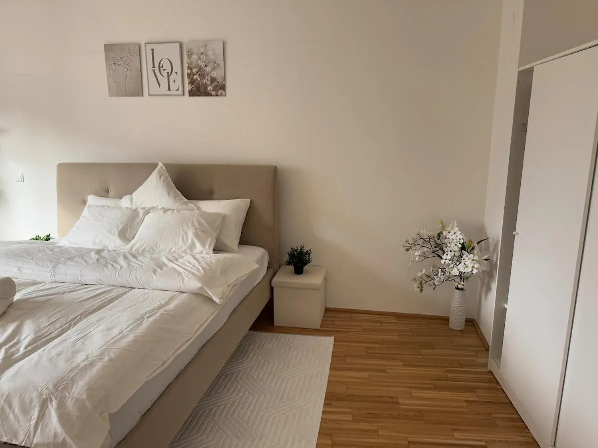 2Br, Danube, Central, U6 & S-Bahn - Axara Housing Brn 16 Vienna Austria