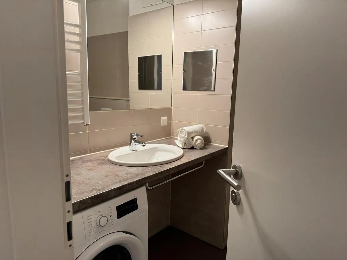 Apartment 2Br, Danube, Central, U6 & S-Bahn - Axara Housing Brn 16 Vienna