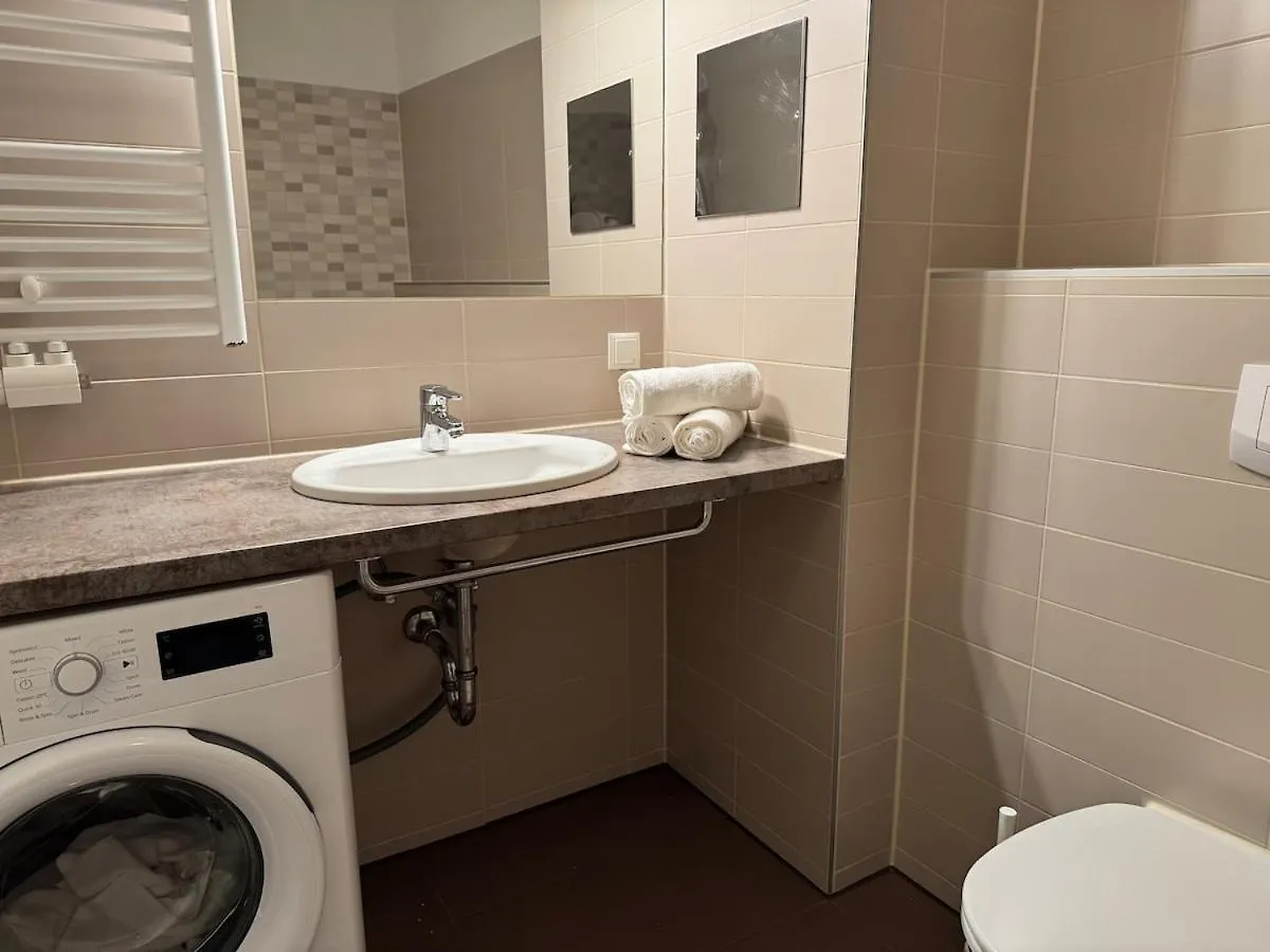 2Br, Danube, Central, U6 & S-Bahn - Axara Housing Brn 16 Vienna Apartment