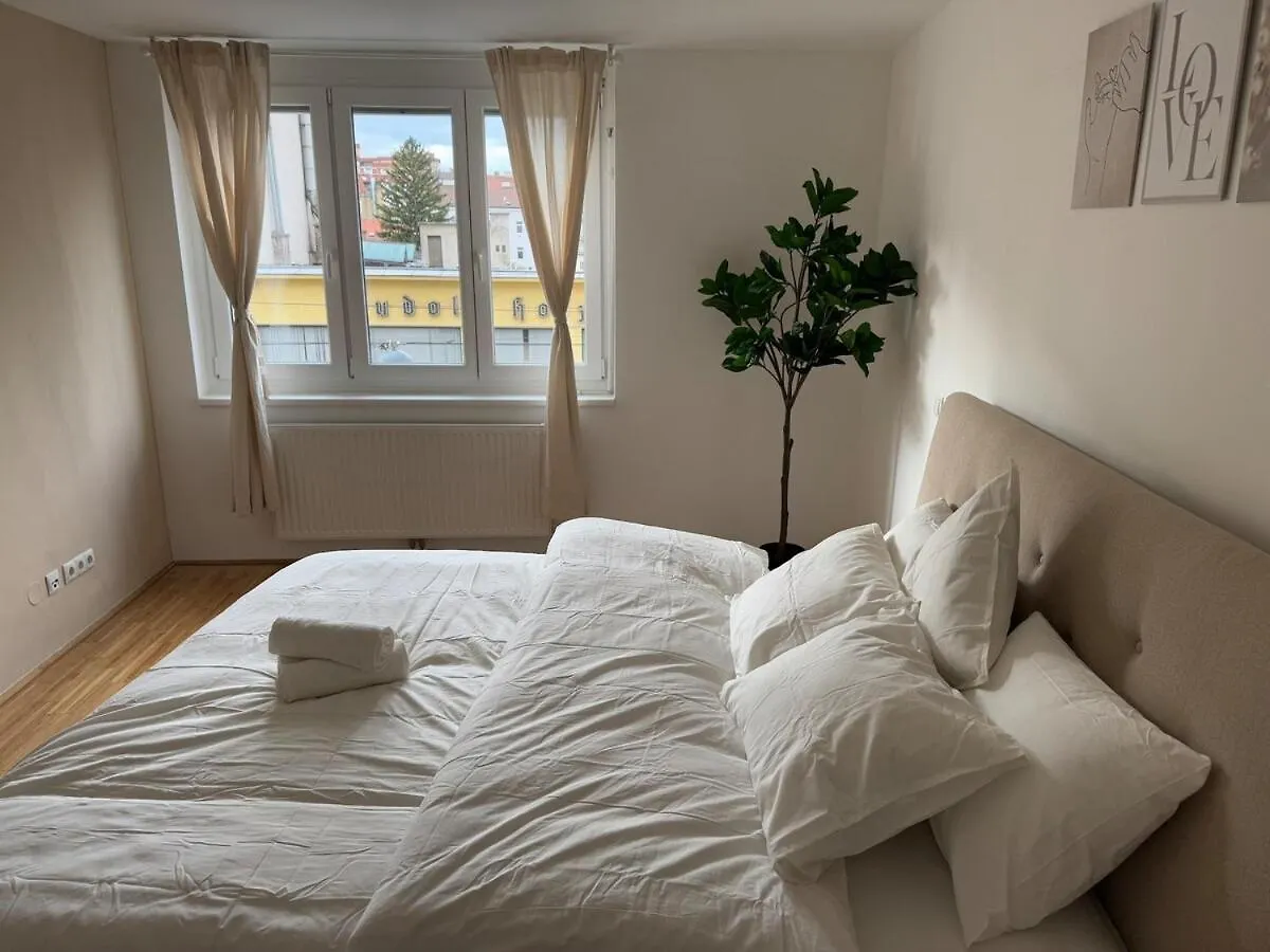2Br, Danube, Central, U6 & S-Bahn - Axara Housing Brn 16 Vienna