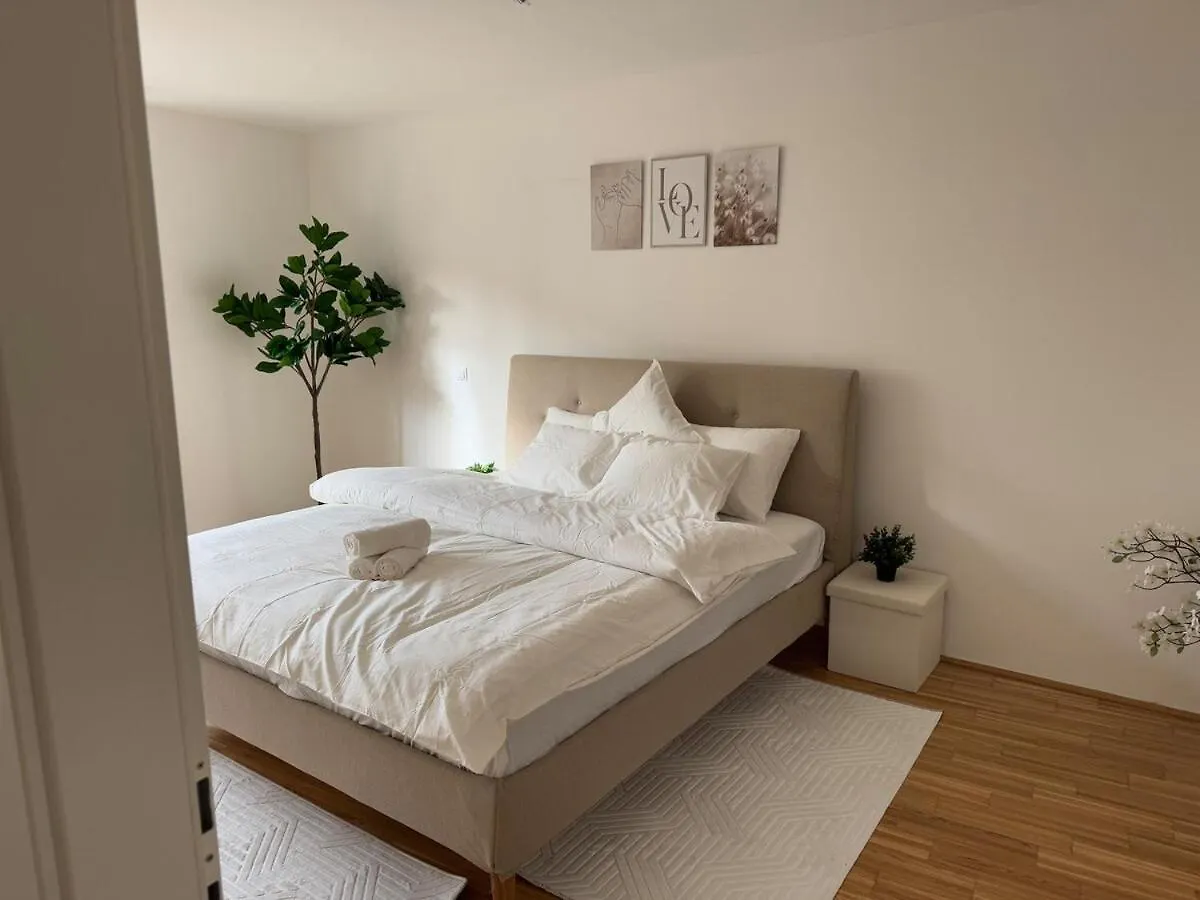 Apartment 2Br, Danube, Central, U6 & S-Bahn - Axara Housing Brn 16 Vienna