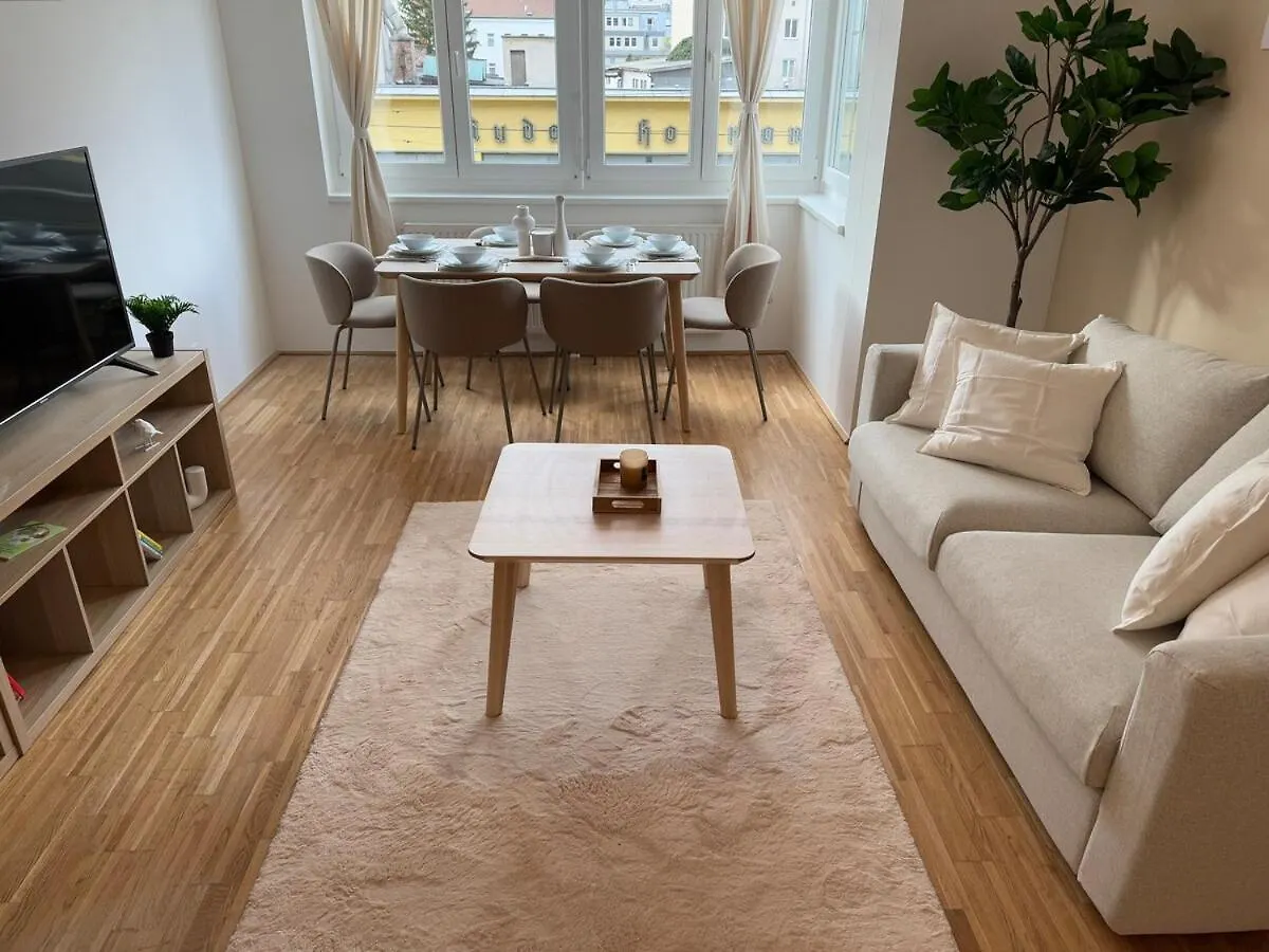 2Br, Danube, Central, U6 & S-Bahn - Axara Housing Brn 16 Vienna Apartment