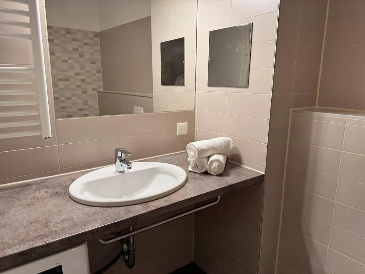 Apartment 2Br, Danube, Central, U6 & S-Bahn - Axara Housing Brn 16 Vienna Austria