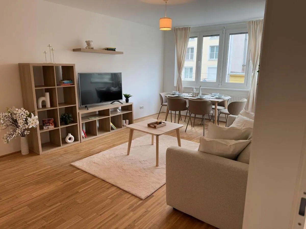 2Br, Danube, Central, U6 & S-Bahn - Axara Housing Brn 16 Vienna
