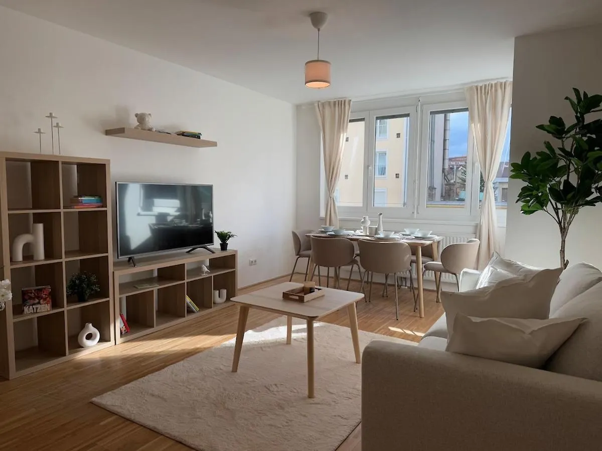 Apartment 2Br, Danube, Central, U6 & S-Bahn - Axara Housing Brn 16 Vienna
